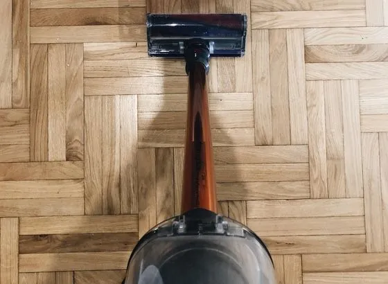 Zdjęcie Dyson V10 recenzja: czy warto zainwestować w ten odkurzacz?