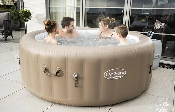 Zdjęcie Najlepsze cechy Bestway Lay-Z-Spa Palm Springs, które musisz znać