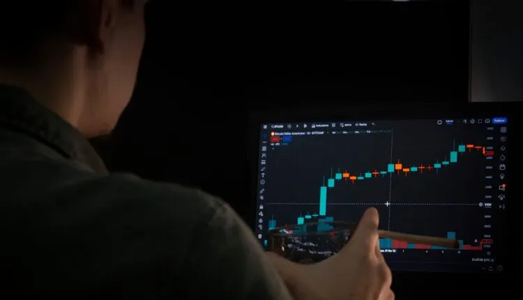 Zdjęcie Dlaczego kryptowaluty spadają? Oto najważniejsze powody i skutki