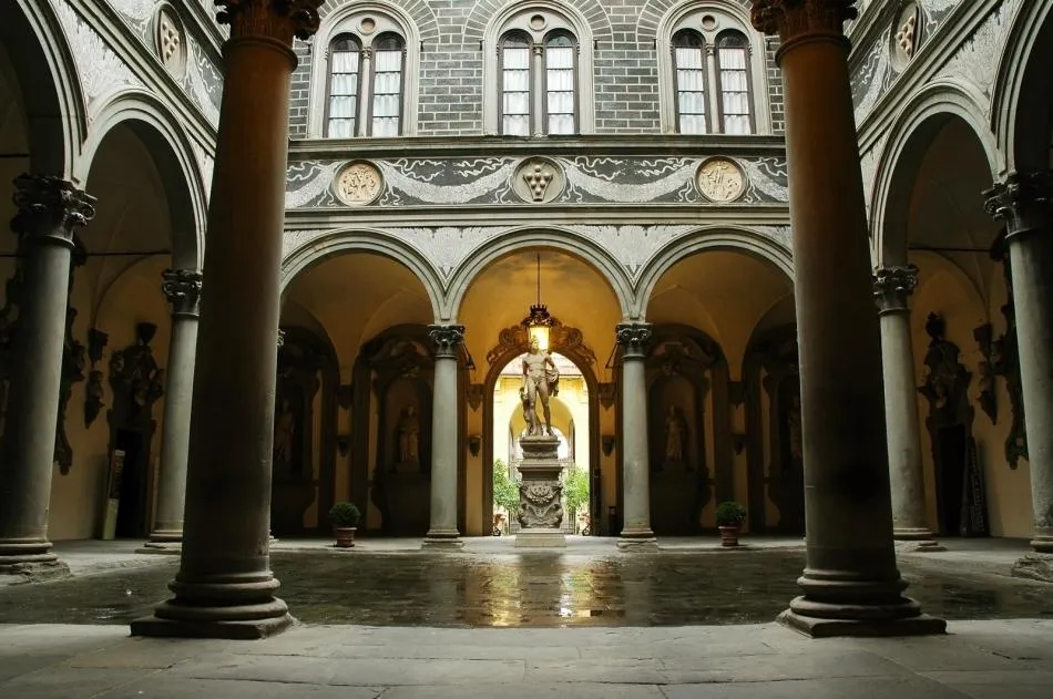Zdjęcie Poznaj wspaniały pałac Medyceuszy: historia i architektura renesansowej perły