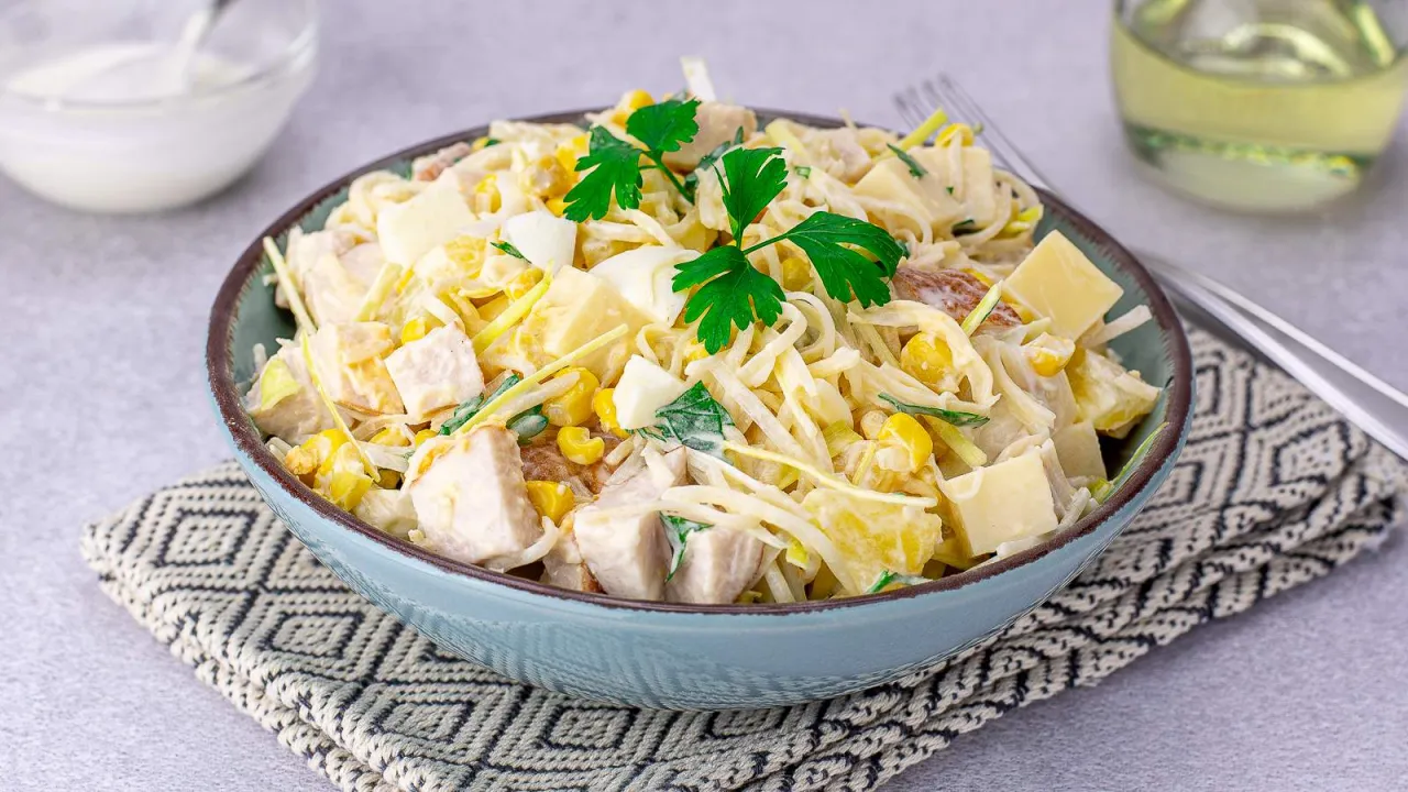 Zdjęcie Sałatka w szklance – idealna na imprezy, przyjęcia i wyjątkowe okazje