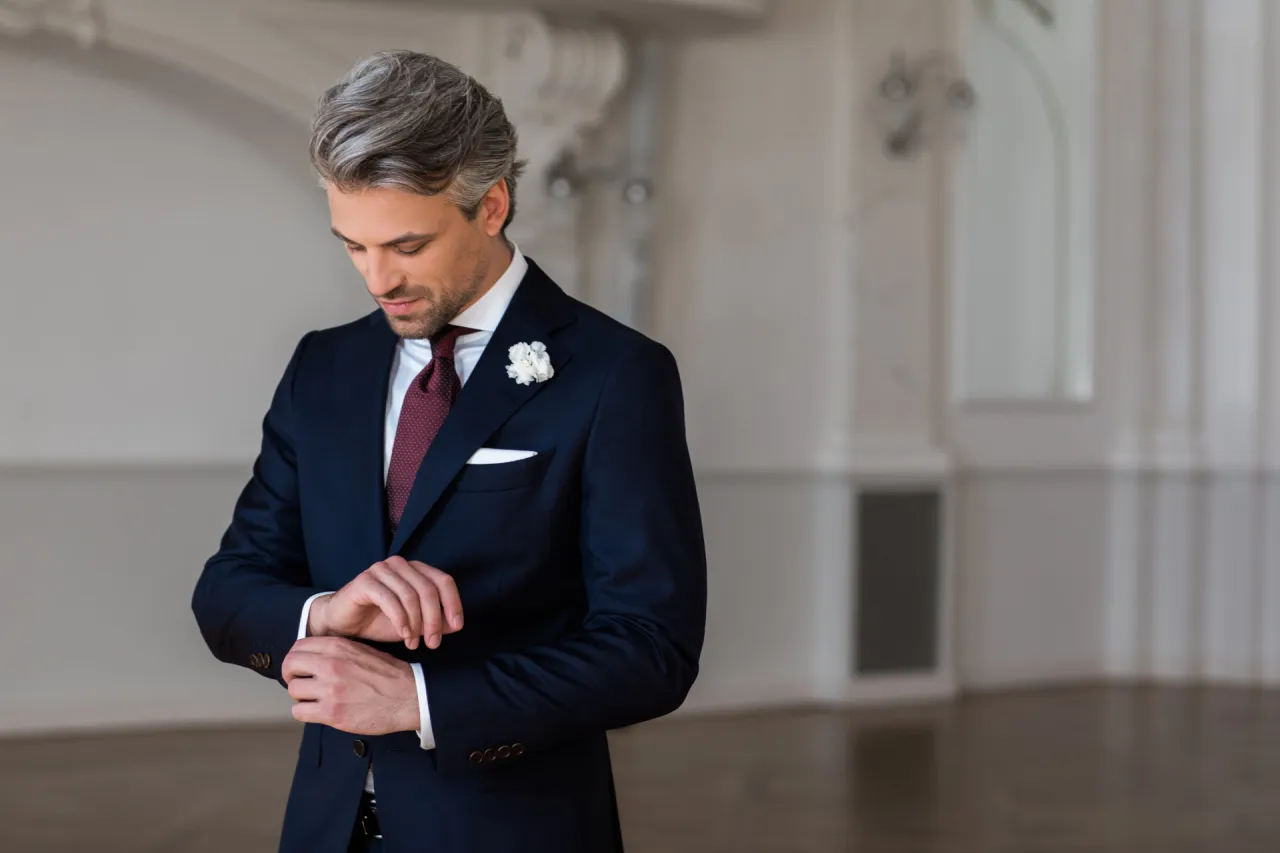 Zdjęcie Jaki garnitur na wesele jako gość - uniknij modowych faux pas