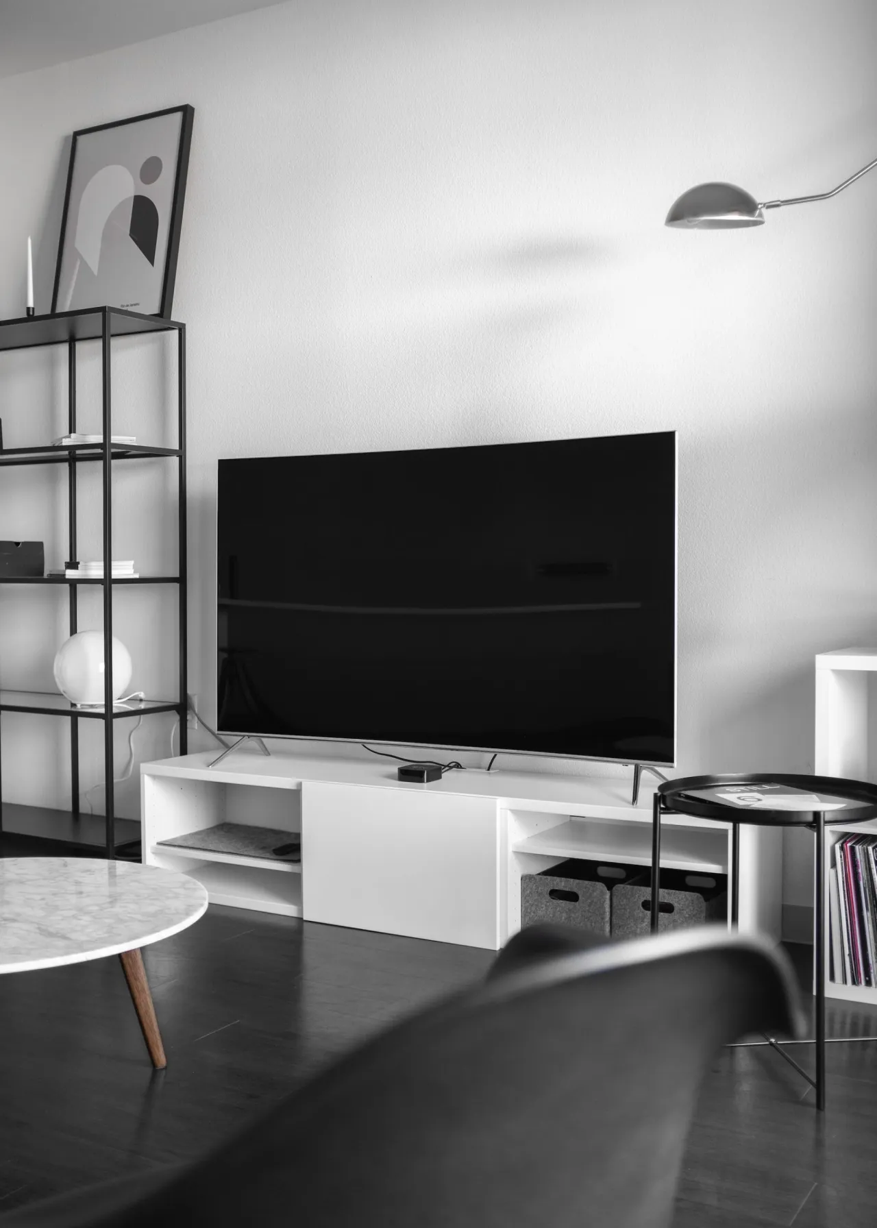 Zdjęcie Jak oświetlić ścianę z telewizorem, aby uniknąć zmęczenia oczu?
