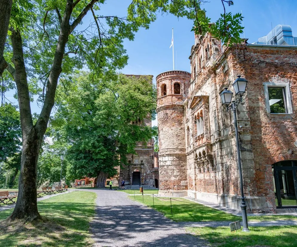 Zdjęcie Zamek w Tworkowie: Historia, tajemnice i atrakcje do zwiedzania