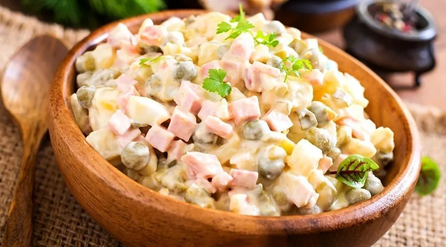 Zdjęcie Jakie przyprawy do sałatki jarzynowej, aby zachwycić smakiem?