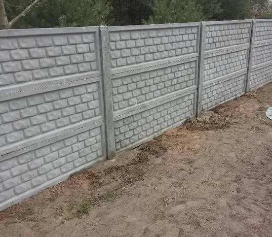 Zdjęcie Czy trzeba zgłaszać ogrodzenie działki? Sprawdź, aby uniknąć problemów