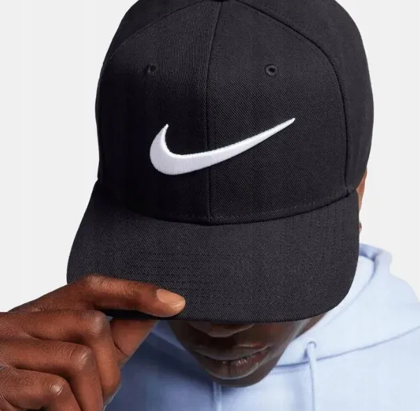 Zdjęcie Jak prać czapkę z daszkiem Nike, aby jej nie uszkodzić?
