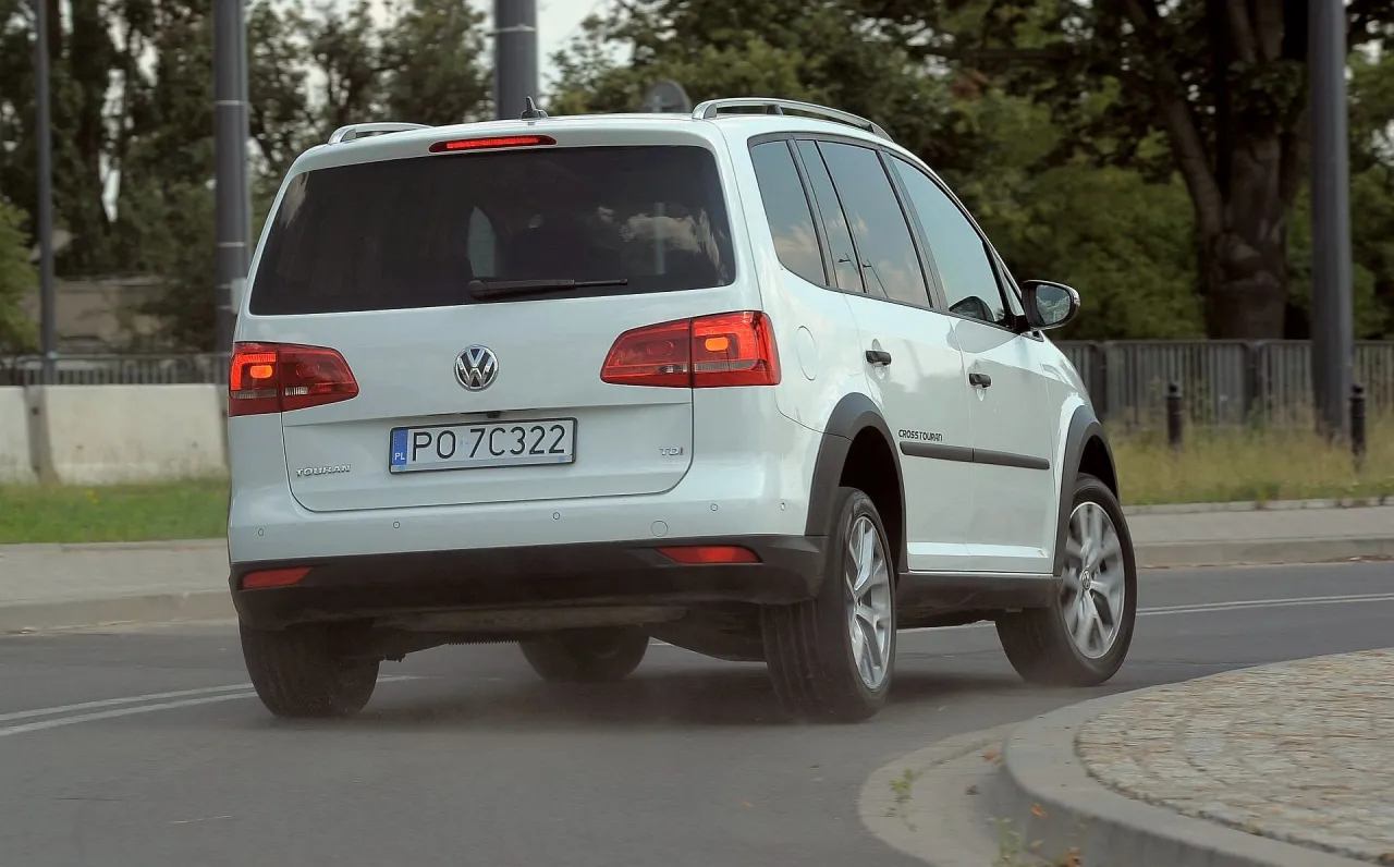 Zdjęcie Pojemność baku VW Touran – co musisz wiedzieć przed podróżą
