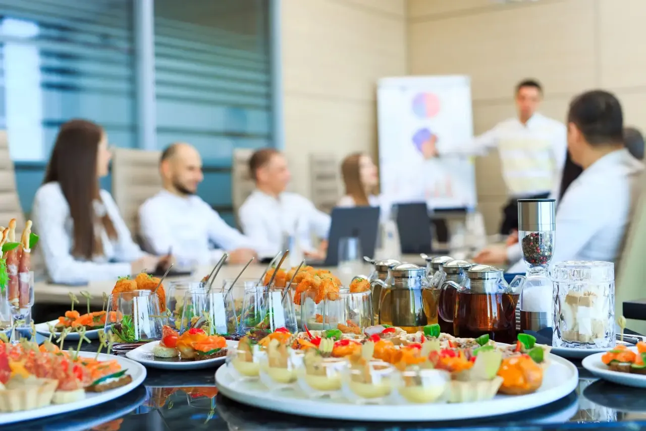 Zdjęcie Realne zarobki na cateringu: od pierwszego zlecenia do własnej firmy