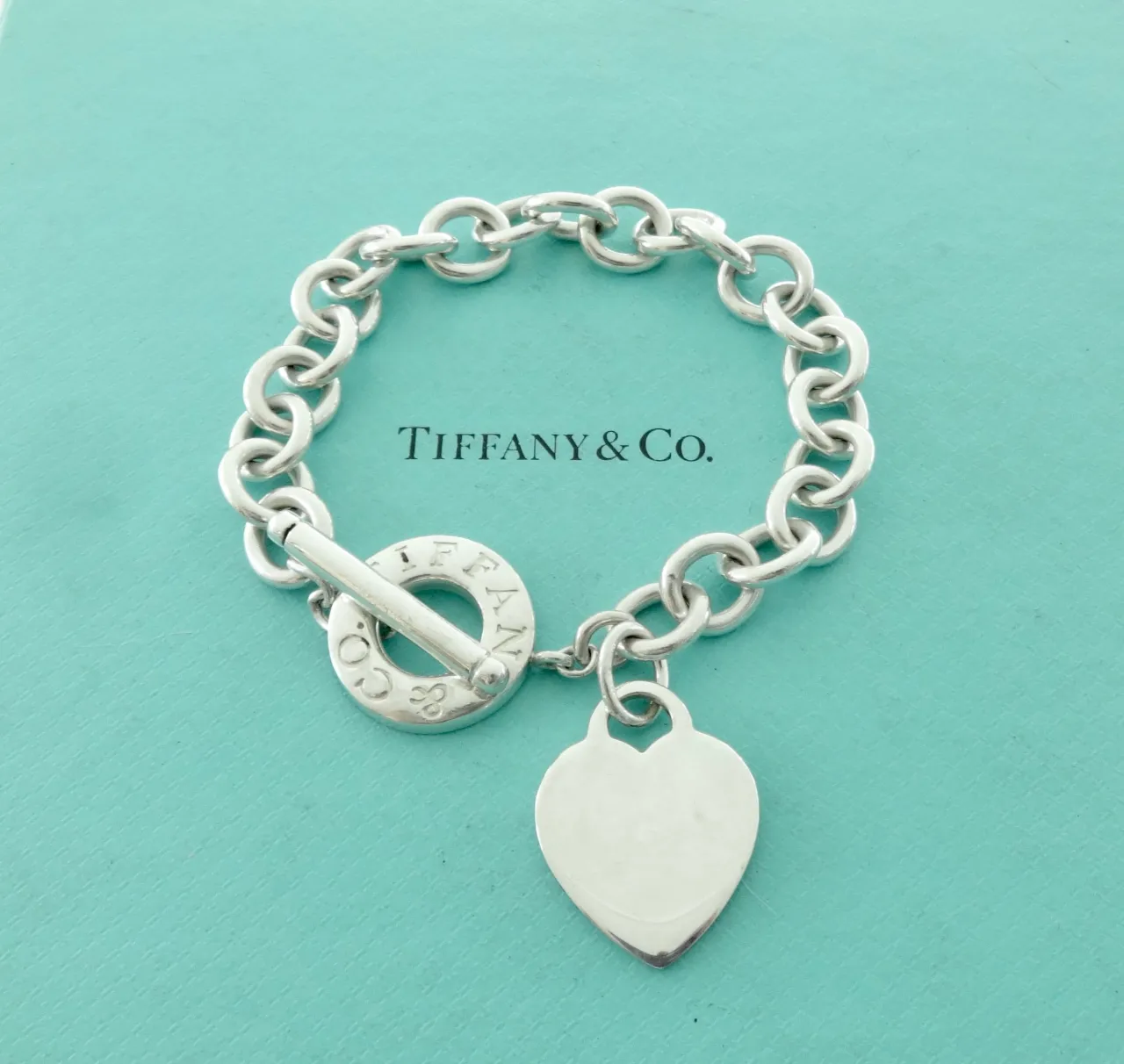 Zdjęcie Tiffany &amp; Co bransoletka z serduszkiem - elegancja i wyjątkowość na każdą okazję