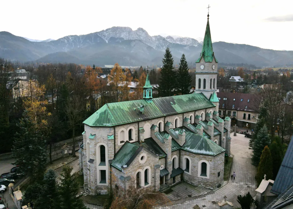 Zdjęcie Sanktuarium Najświętszej Rodziny w Zakopanem: historia, kult i architektura