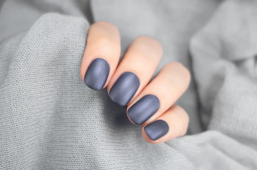 Zdjęcie Jak dobrać kolor paznokci do sukienki, aby wyglądać zachwycająco