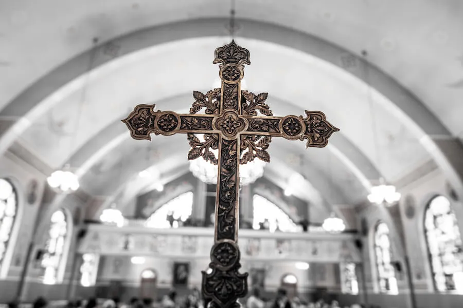 Zdjęcie Czym się różni katolik od chrześcijanina? Odkryj kluczowe różnice