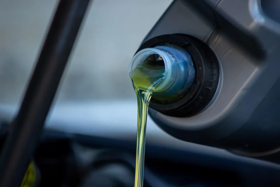 Zdjęcie Olej Motul 8100 – dlaczego warto go wybrać dla swojego silnika?