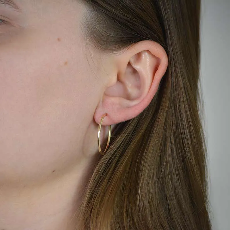 Zdjęcie Jakie kolczyki do koka? 5 stylowych propozycji na elegancki look