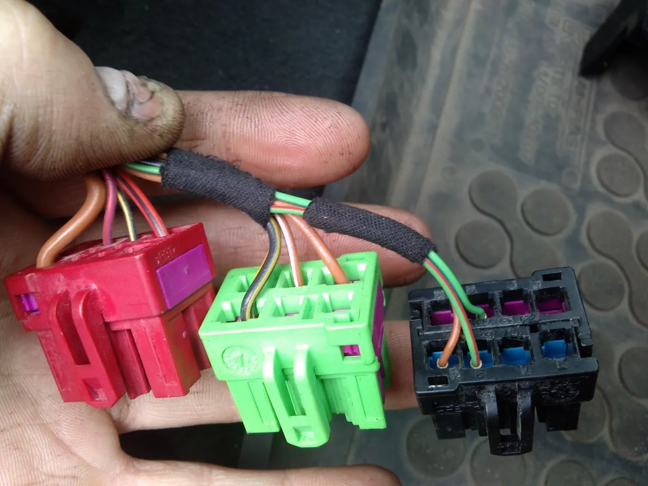 Zdjęcie Jak podłączyć podgrzewane fotele Audi A4 B5 - uniknij błędów w instalacji
