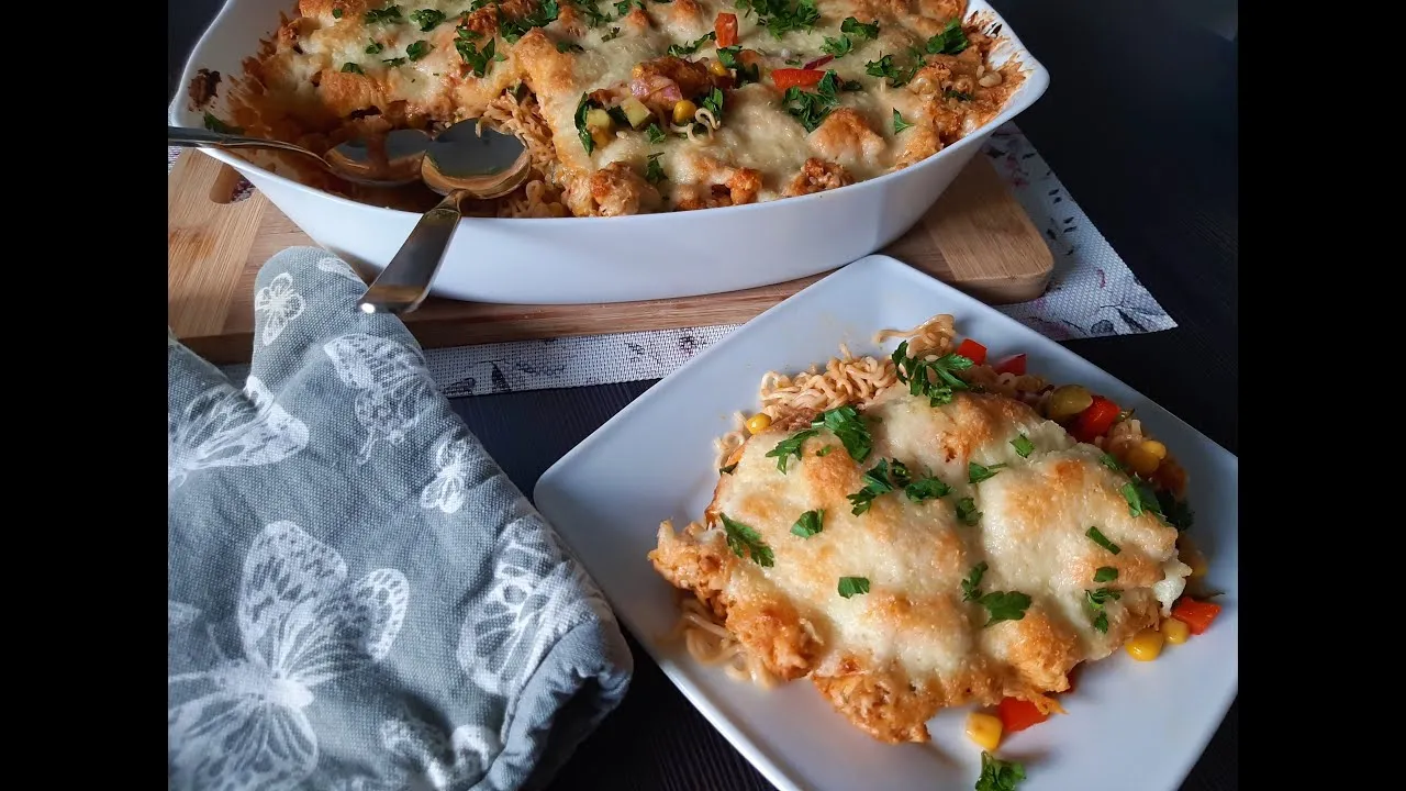 Zdjęcie Zapiekanka z makaronu chińskiego: Szybki przepis na obiad [Pola Mazurek]