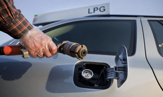 Zdjęcie CNG i hybryda - co to jest i jak wpływają na środowisko?