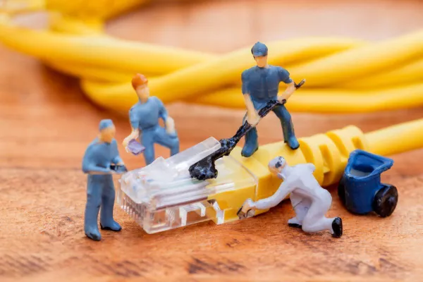 Zdjęcie Jaki kabel do internetu w domu? Wybierz najlepszy dla swojego połączenia