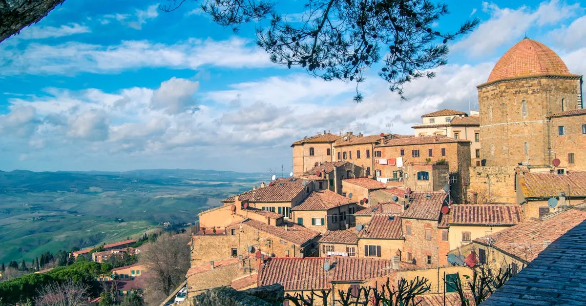 Zdjęcie Paczków naprawdę przypomina polskie Carcassonne? Porównanie!