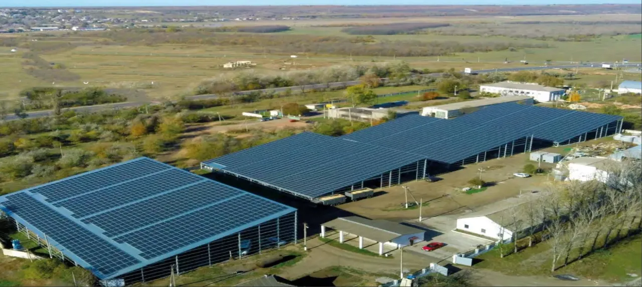 Zdjęcie Elektrownia słoneczna na dachu – oszczędzaj energię i pieniądze