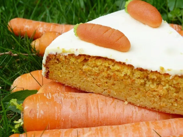 Zdjęcie Pyszne marchwiak ciasto przepis – wilgotne i aromatyczne ciasto marchewkowe