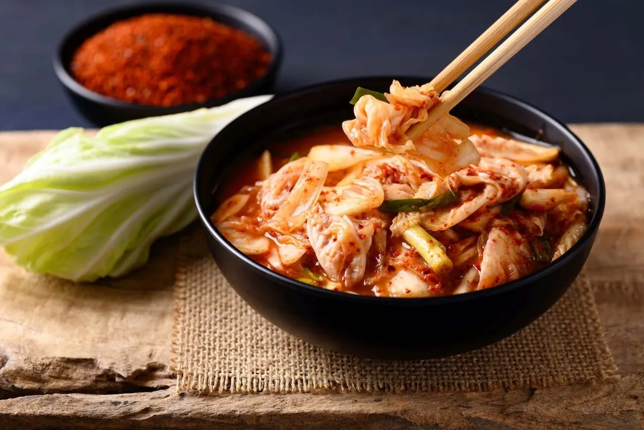 Zdjęcie Kimchi z czym jeść? Odkryj najlepsze połączenia smakowe