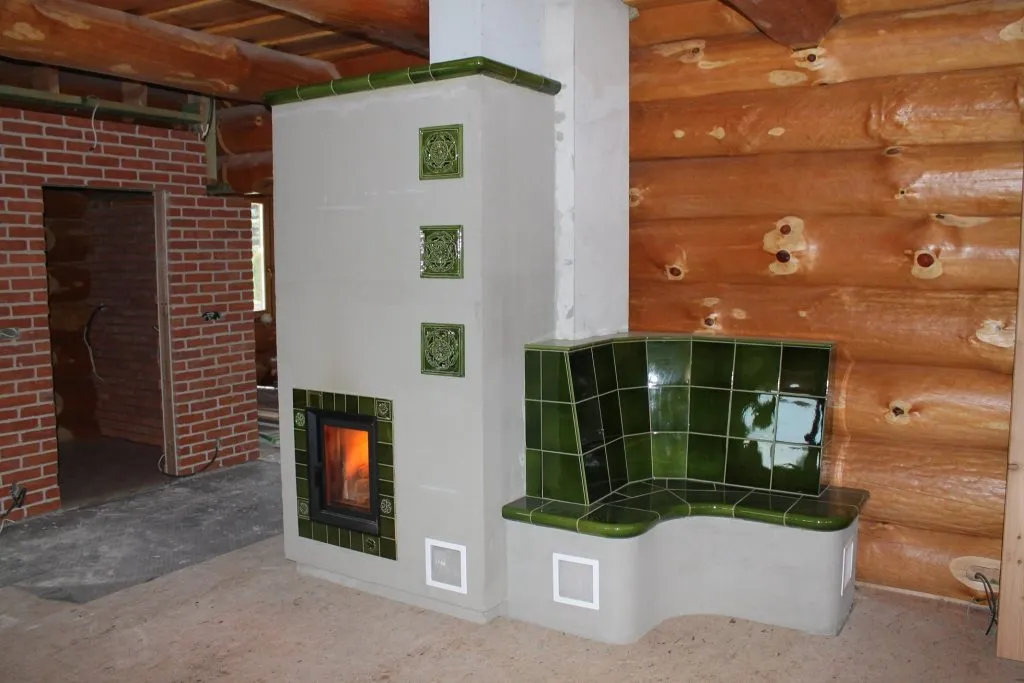 Zdjęcie Czy można palić ekogroszkiem w piecu kaflowym - poradnik