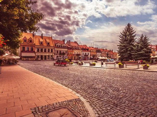 Zdjęcie Gdzie leży Sandomierz na mapie Polski? Odkryj jego tajemnice!