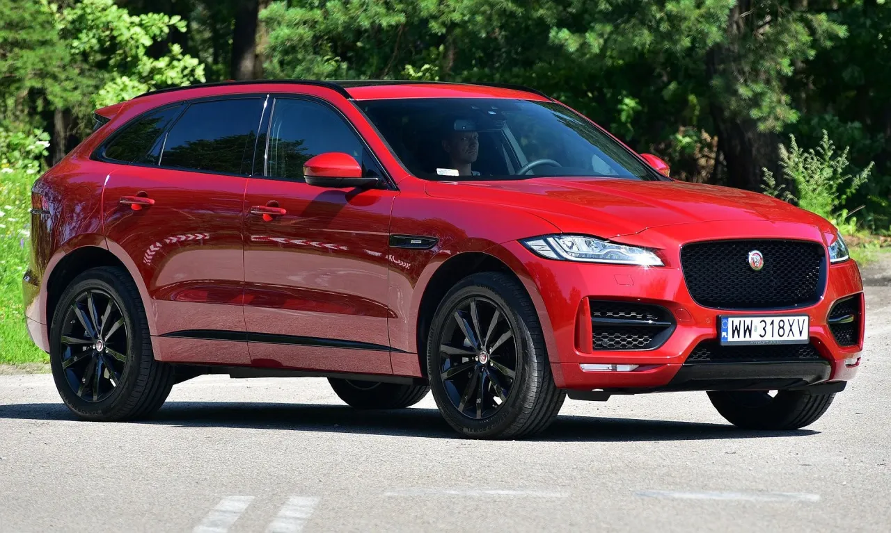 Zdjęcie Jaguar F-Pace: jaki silnik wybrać, aby uniknąć wysokich kosztów?