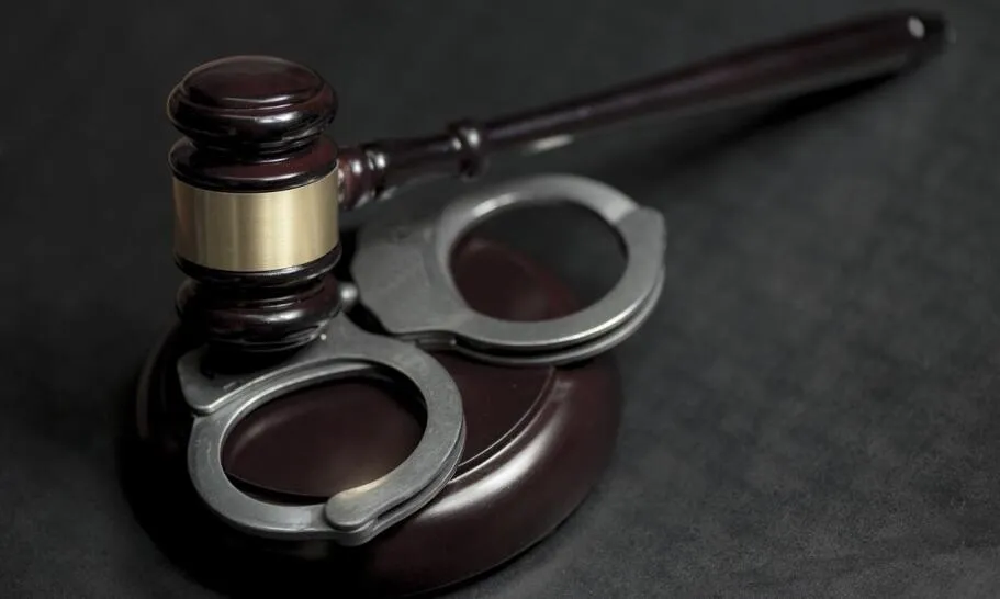 Zdjęcie Ile trwa rozprawa sądowa karna? Odkryj, co wpływa na czas trwania