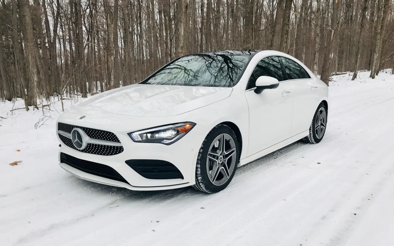 Zdjęcie Mercedes CLA 250 4Matic - elegancja i moc w jednym samochodzie