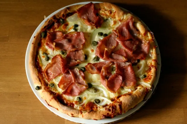 Zdjęcie Czy można zrobić pizzę z niewyrośniętego ciasta i co warto wiedzieć?