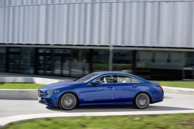 Zdjęcie Mercedes-Benz CLS AMG: szczegóły specyfikacji, osiągi i porównanie modeli