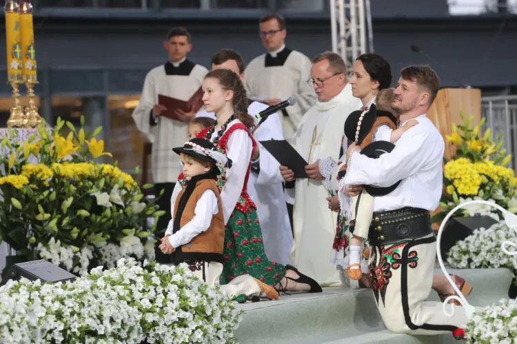 Zdjęcie Czy opuszczenie niedzielnej mszy świętej to grzech? Sprawdź ważne powody