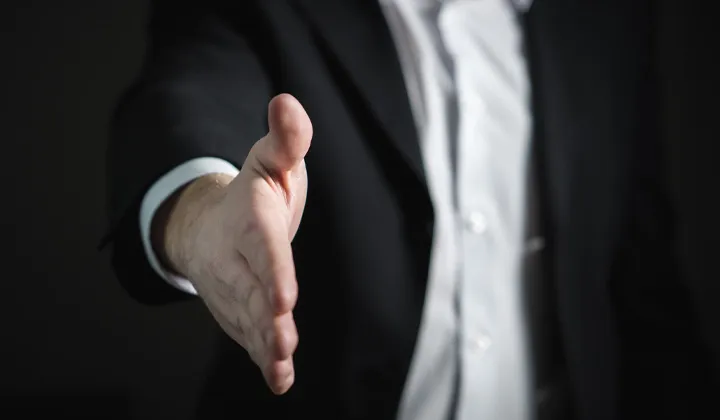 Zdjęcie Jak siedzieć na rozmowie o pracę, aby uniknąć wstydu i zyskać pewność