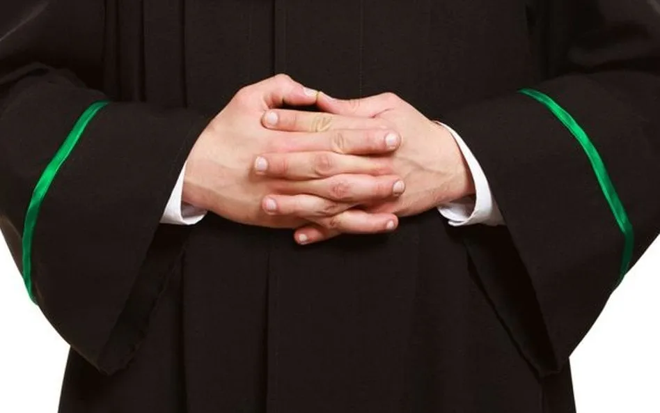 Zdjęcie Czy adwokat jest funkcjonariuszem publicznym? Odkryj prawdę prawną