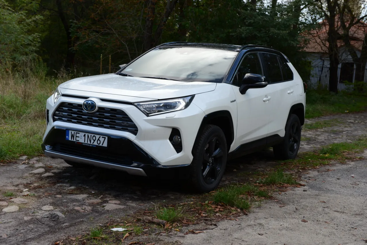 Zdjęcie Jak działa napęd 4x4 w Toyota RAV4 II - kluczowe informacje i porady