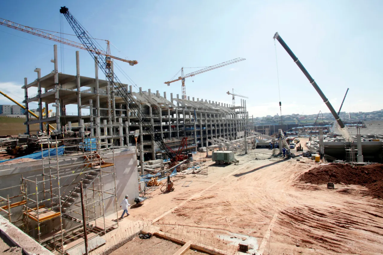 Zdjęcie Ile waży beton? Odkryj, jak waga betonu wpływa na budowę