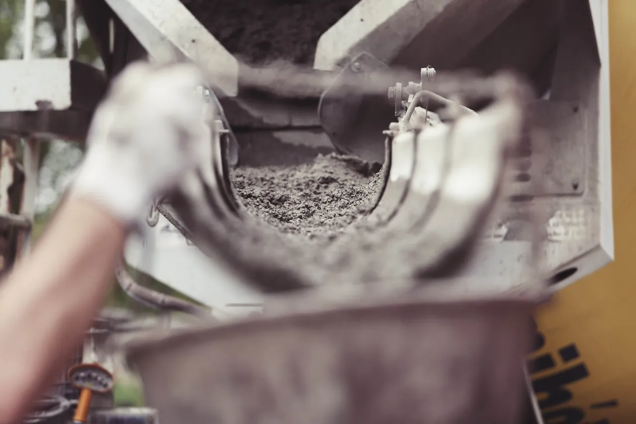 Zdjęcie Ile schnie beton w ziemi? Poznaj czynniki wpływające na czas schnięcia