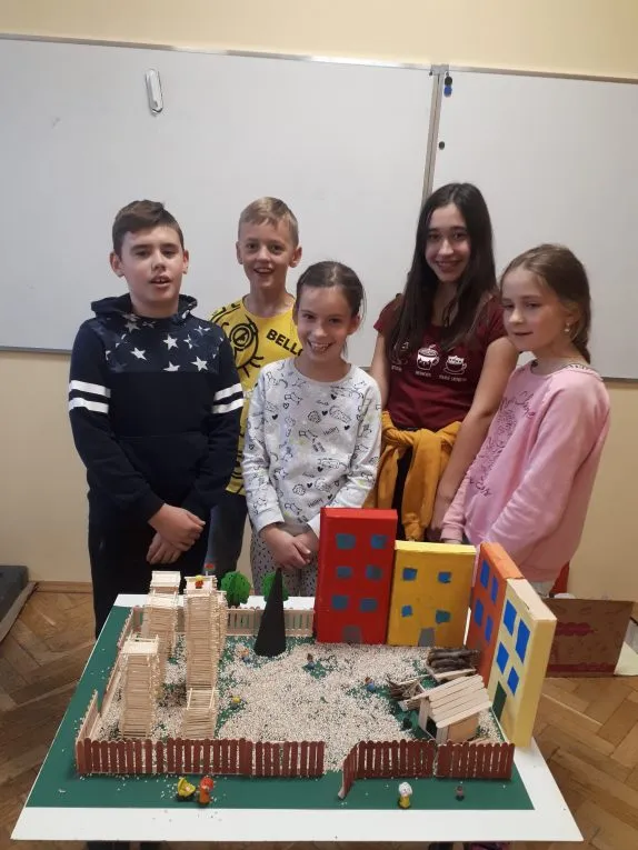 Zdjęcie Plac Broni: miejsce zabaw czy coś więcej? Odkryj jego tajemnice