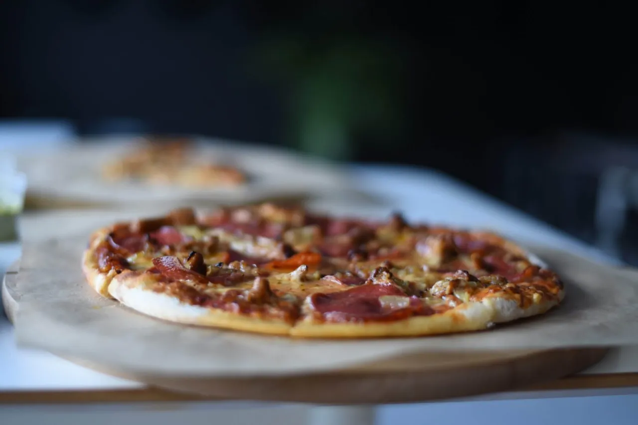 Zdjęcie Czy do hotelu można zamówić pizzę? Oto, co musisz wiedzieć