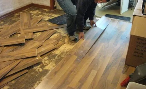 Zdjęcie Gdzie wyrzucić panele podłogowe? Znajdź najlepsze sposoby utylizacji