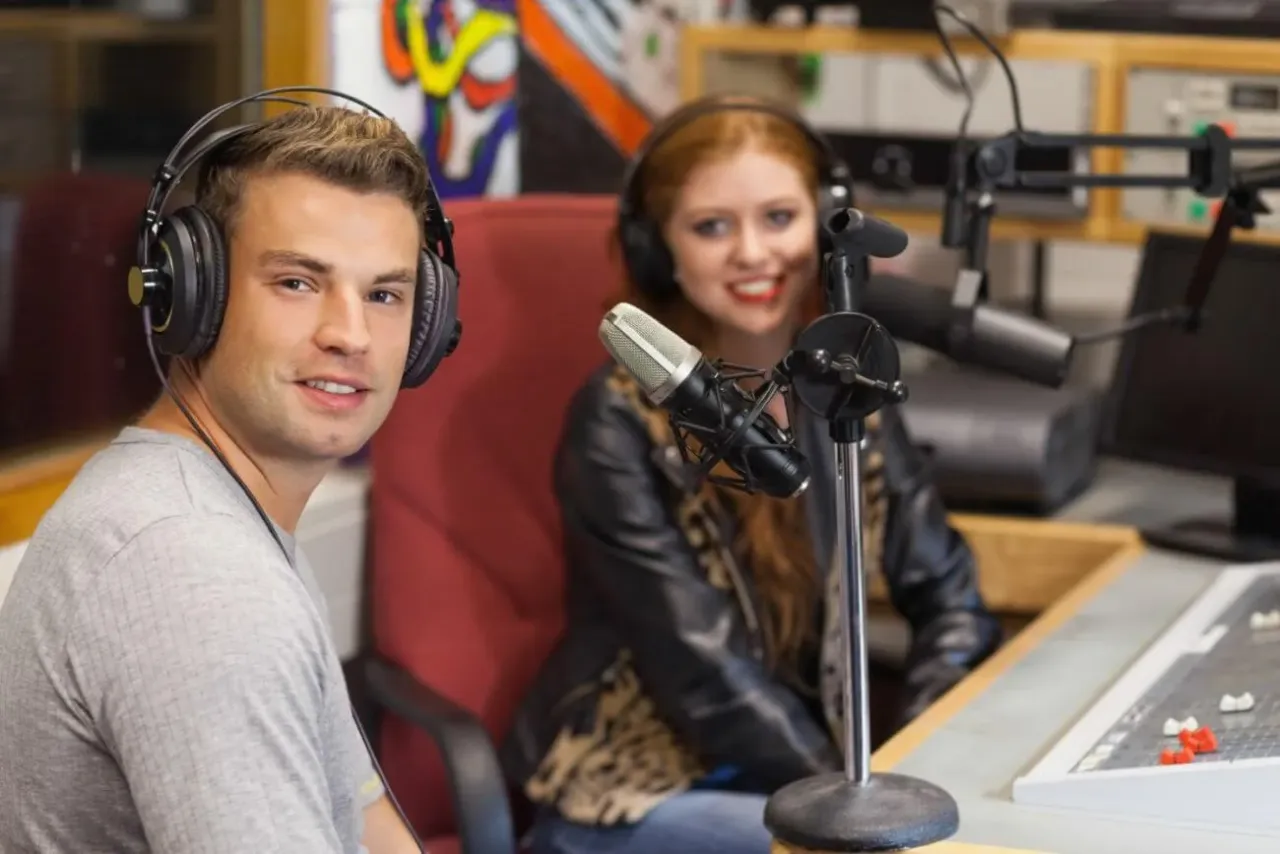 Zdjęcie Ile zarabia prezenter radiowy RMF FM? Zaskakujące wyniki wynagrodzeń