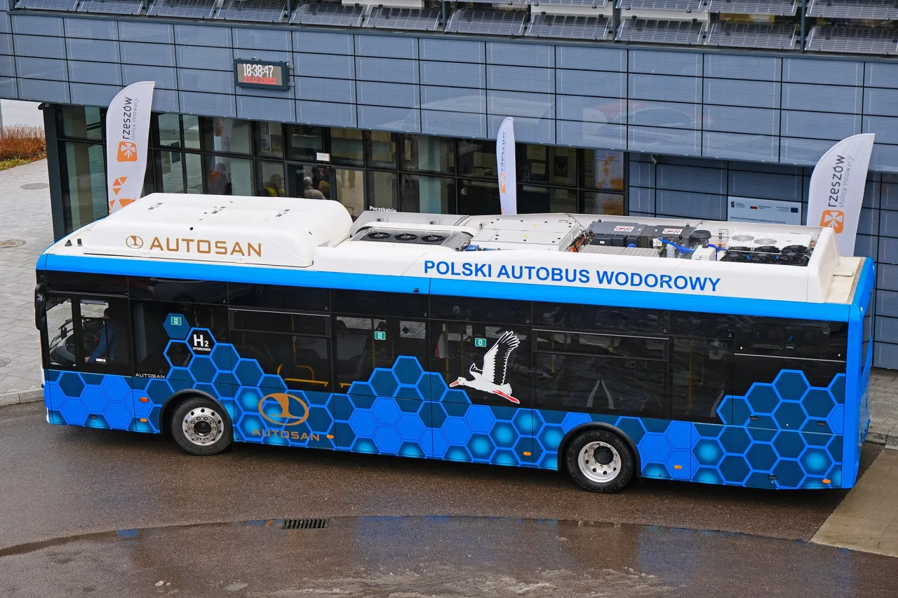 Zdjęcie Skąd odjeżdża Polski Bus w Rzeszowie? Znajdź najbliższy przystanek