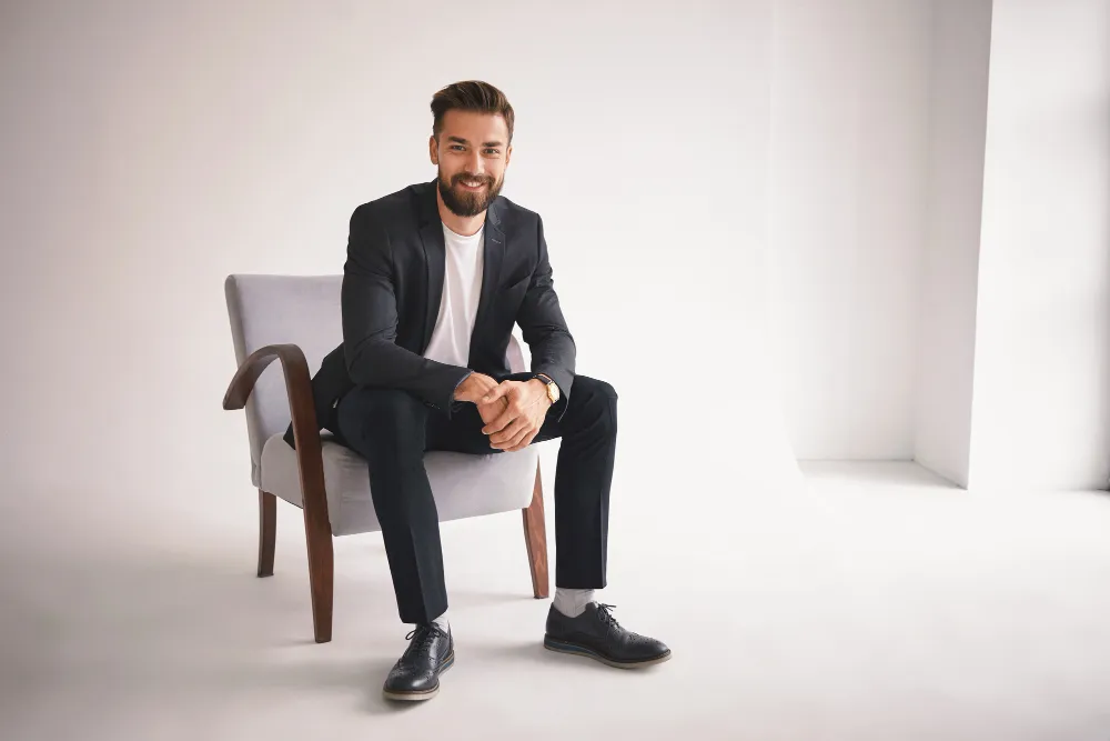Zdjęcie Jakie buty do grafitowego garnituru - unikaj błędów w stylizacji