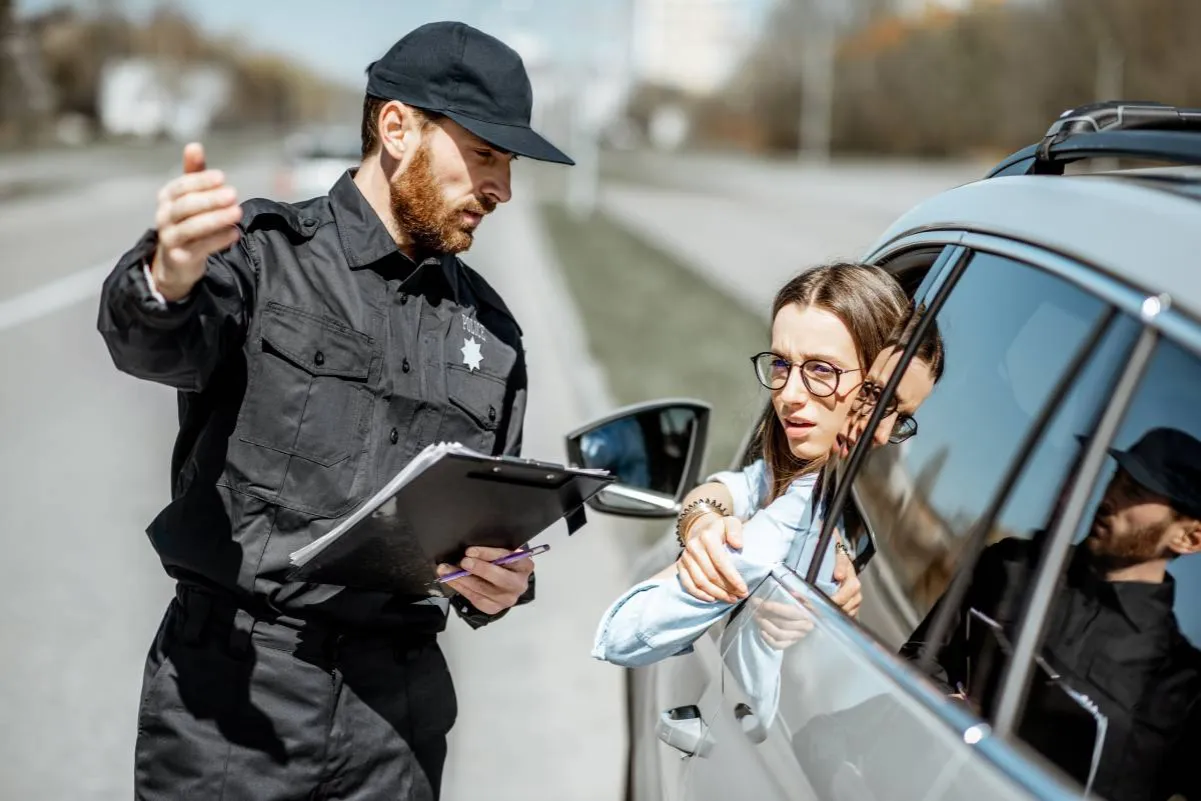 Zdjęcie Jaki stopień ma policjant po studiach? Odkryj kluczowe informacje