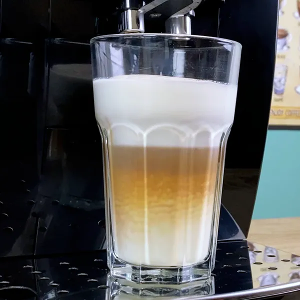 Zdjęcie Kaffeevollautomat Milchkaffee auf Knopfdruck: Die besten Modelle im Vergleich