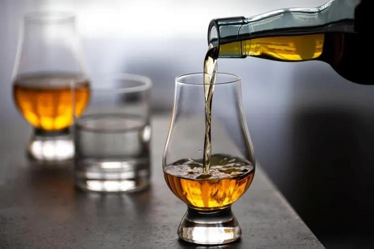 Zdjęcie Jak degustować whisky – odkryj sekrety pełni smaku i aromatu
