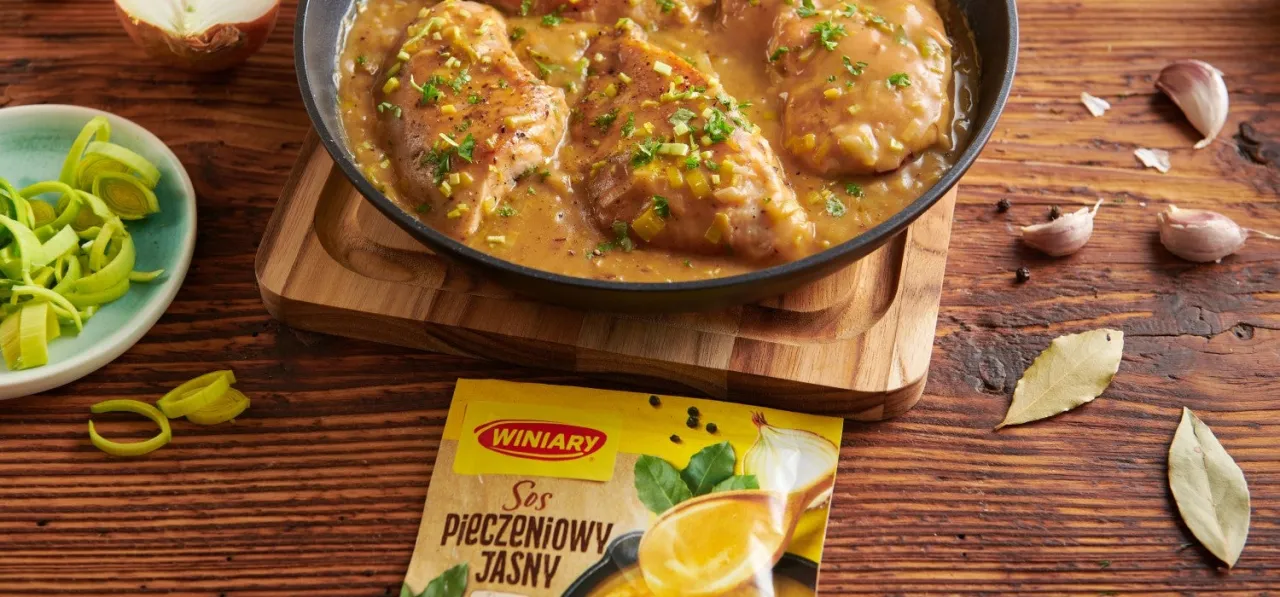 Zdjęcie Pierś indyka w sosie: Sekrety soczystości i najlepsze przepisy